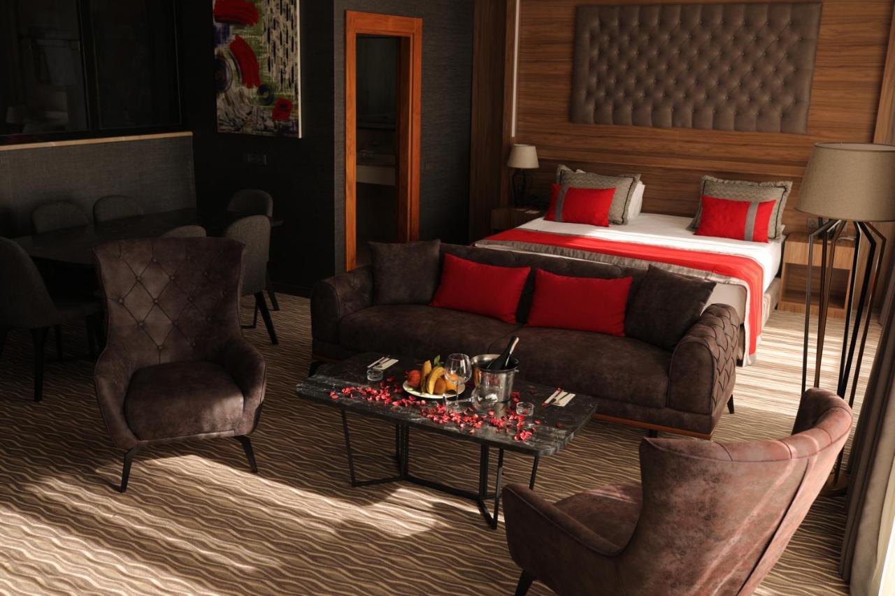 Ramada By Wyndham Nigde Hotell Exteriör bild