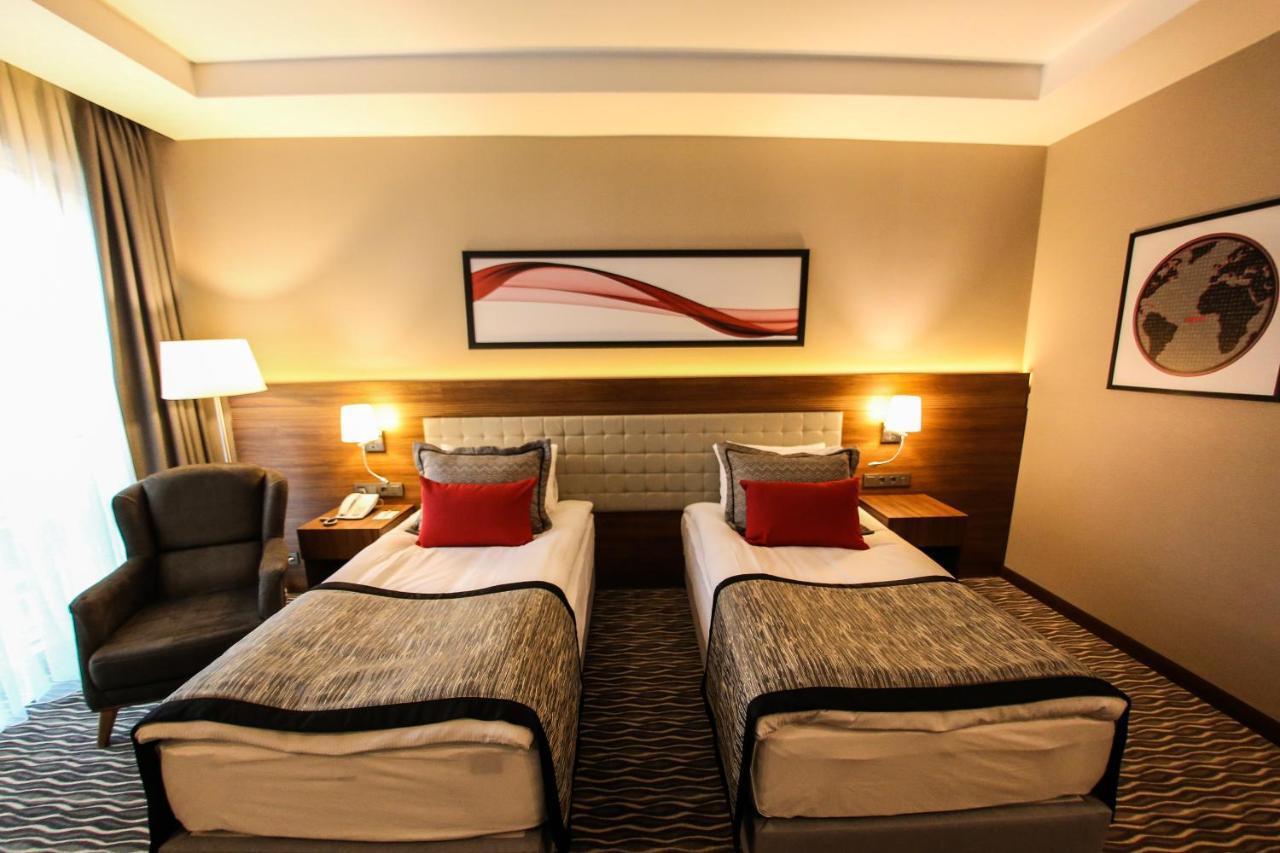Ramada By Wyndham Nigde Hotell Exteriör bild