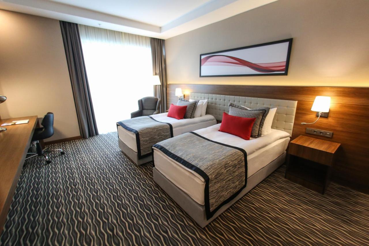 Ramada By Wyndham Nigde Hotell Exteriör bild