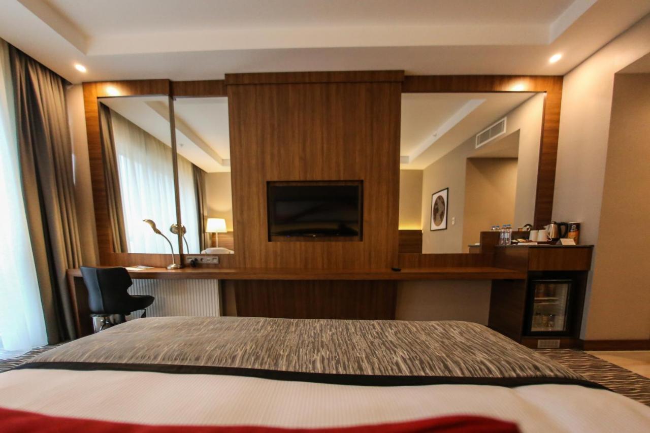 Ramada By Wyndham Nigde Hotell Exteriör bild